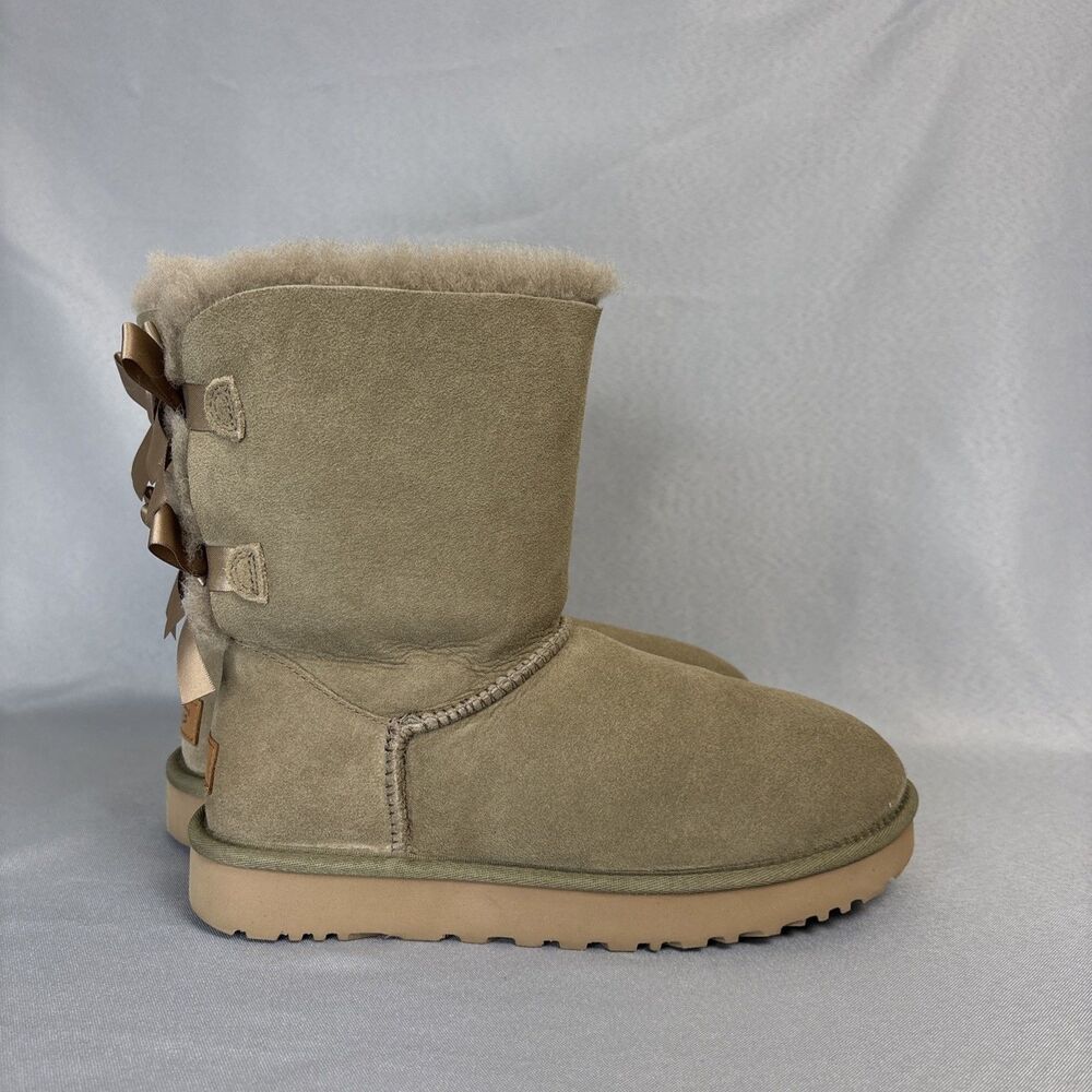 Womens UGG Boots Sz 9 Bailey Bow  Short ALP Antelope Green Suede Boho Festival - Picture 8 of 16